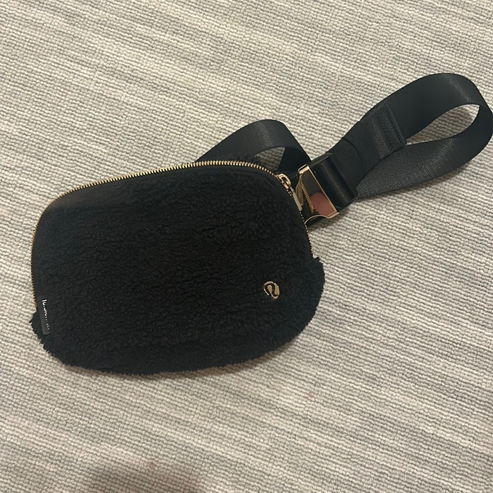 Lululemon belt bag large *fleece black